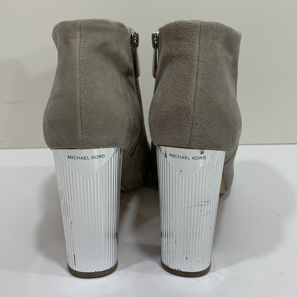 Michael Kors shoe boots size 9 1/2
Suede silver heel - Picture 3 of 10